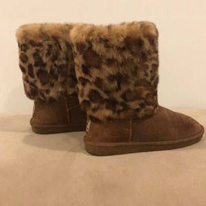 Size 9 Bearpaw faux fur and shade boots EUC